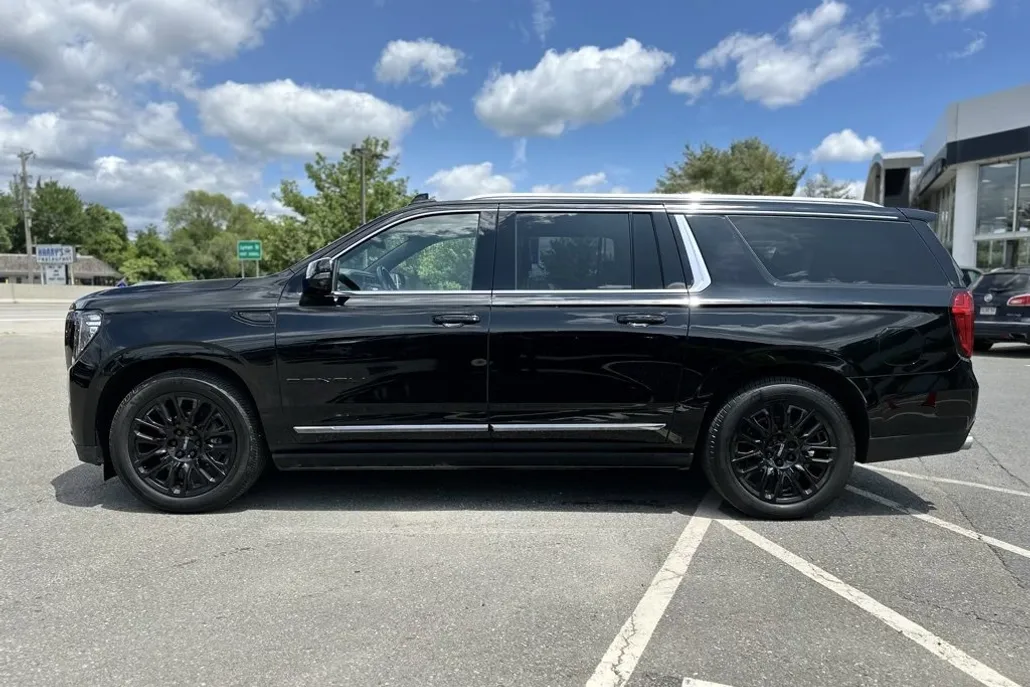 2023 Gmc Yukon XL Denali Ultimate photo 1