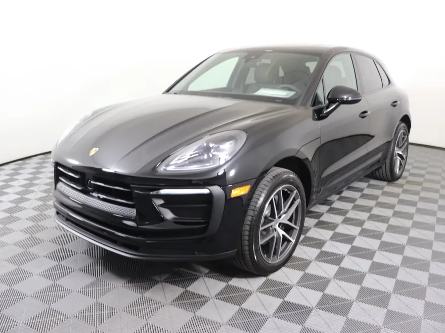 2025 Porsche Macan T photo 1