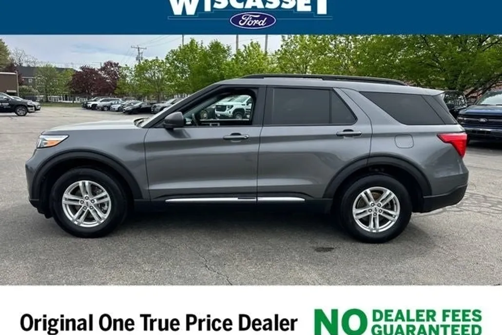 2023 Ford Explorer XLT photo 1