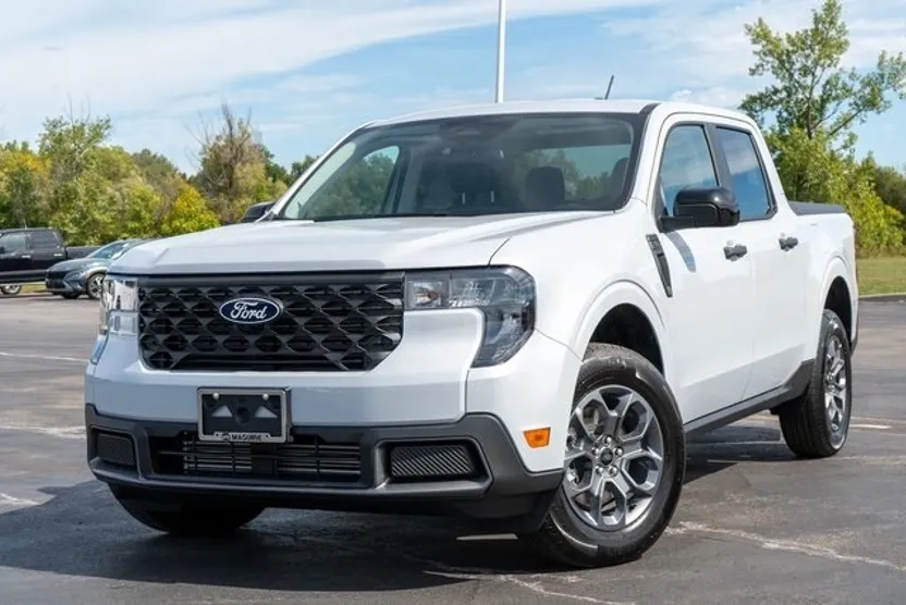2025 Ford Maverick XLT photo 1