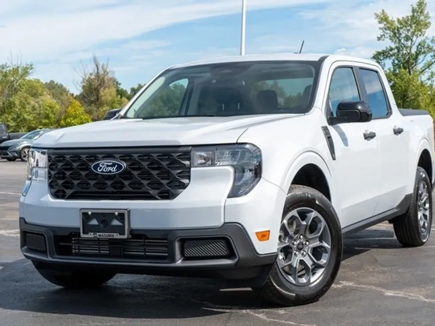 2025 Ford Maverick XLT photo 1