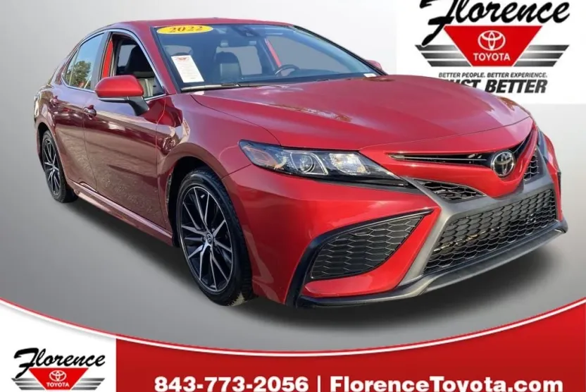 2022 Toyota Camry SE photo 1