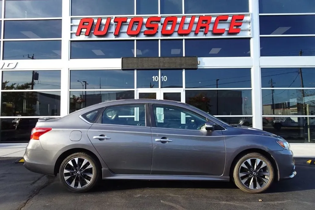 2018 Nissan Sentra SR photo 1