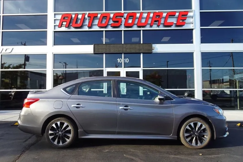2018 Nissan Sentra SR photo 1