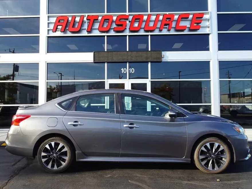 2018 Nissan Sentra SR photo 1