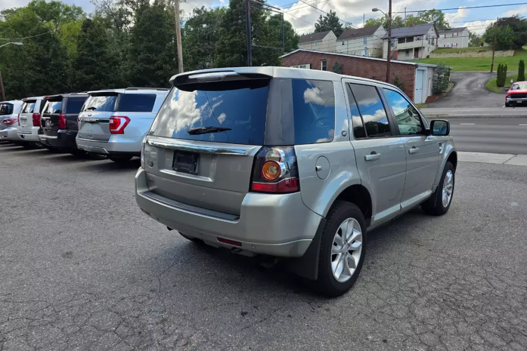 2014 Land Rover LR2 HSE photo 1
