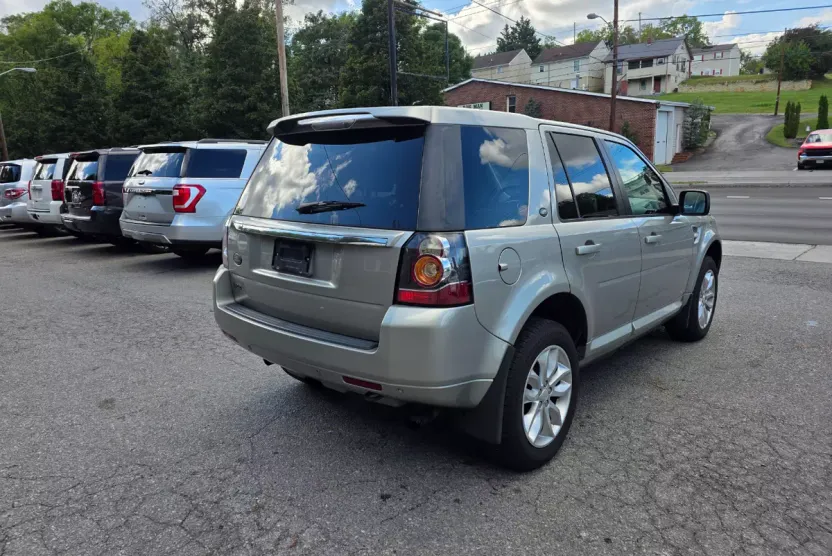 2014 Land Rover LR2 HSE photo 1
