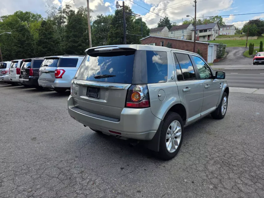 2014 Land Rover LR2 HSE photo 1