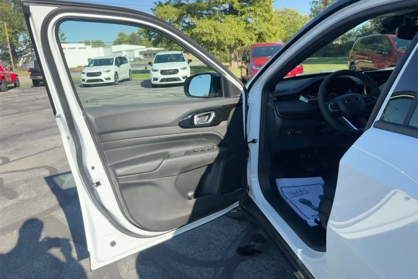 2026 Jeep Compass Limited photo 1