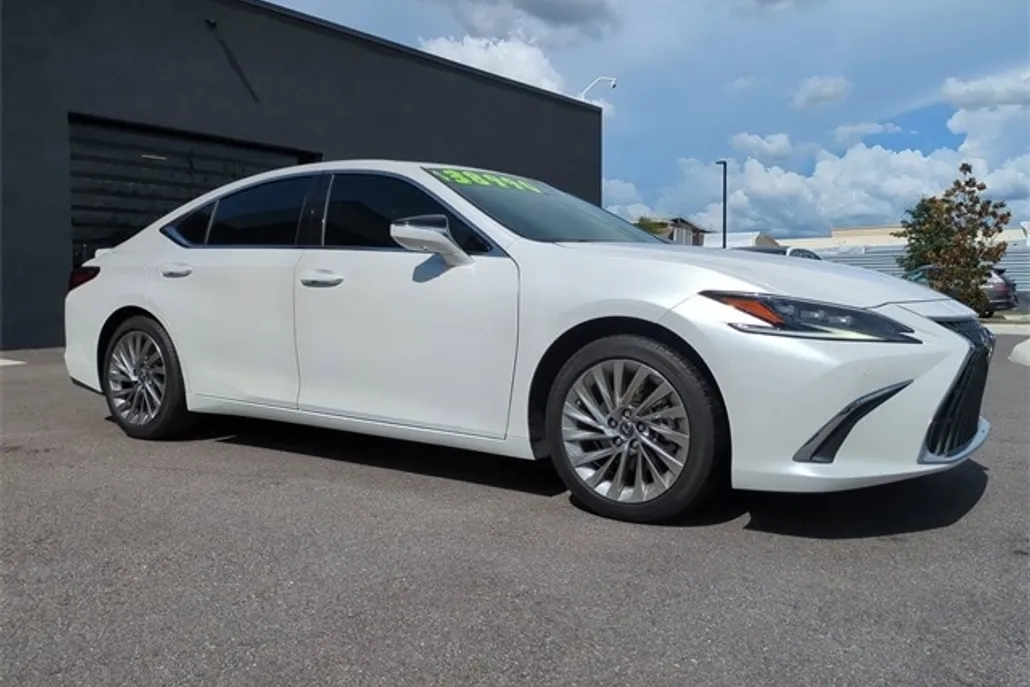 2023 Lexus ES 350 Ultra Luxury photo 1