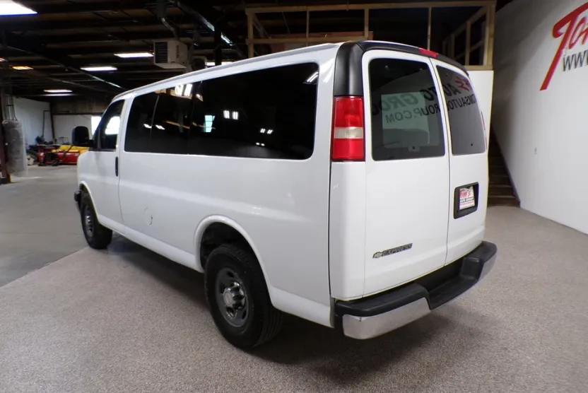 2012 Chevrolet Express Passenger photo 1
