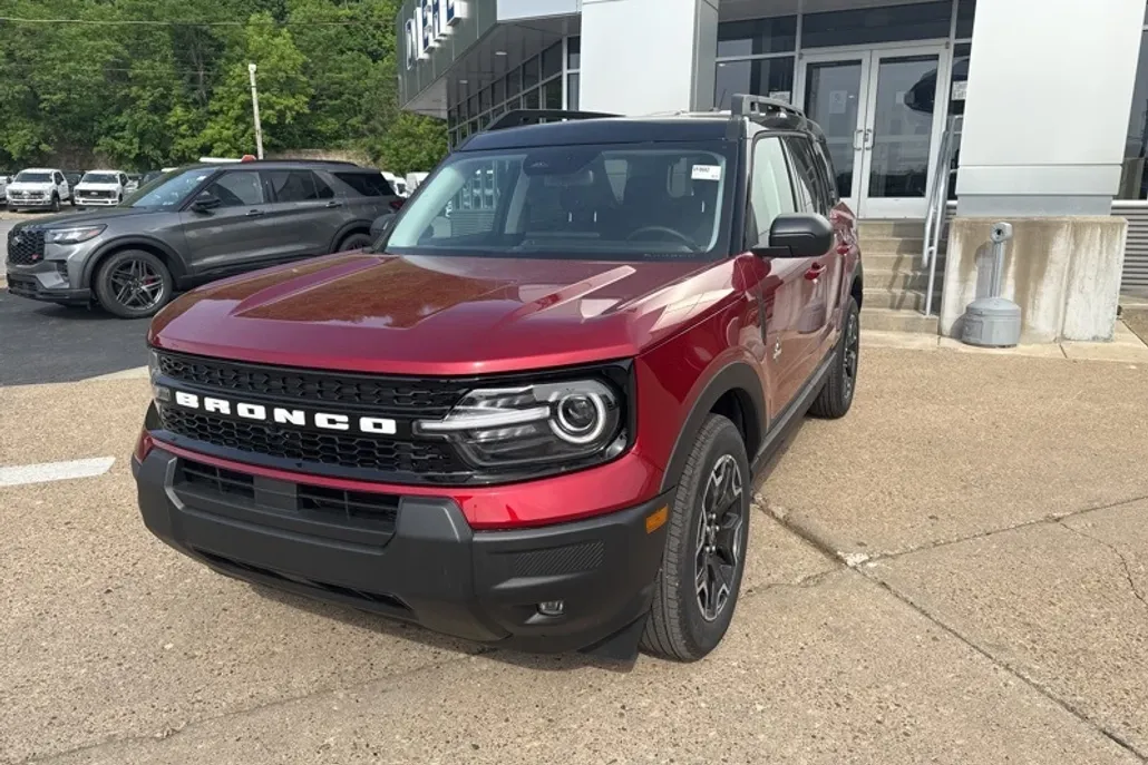 2025 Ford Bronco Sport Outer Banks photo 1