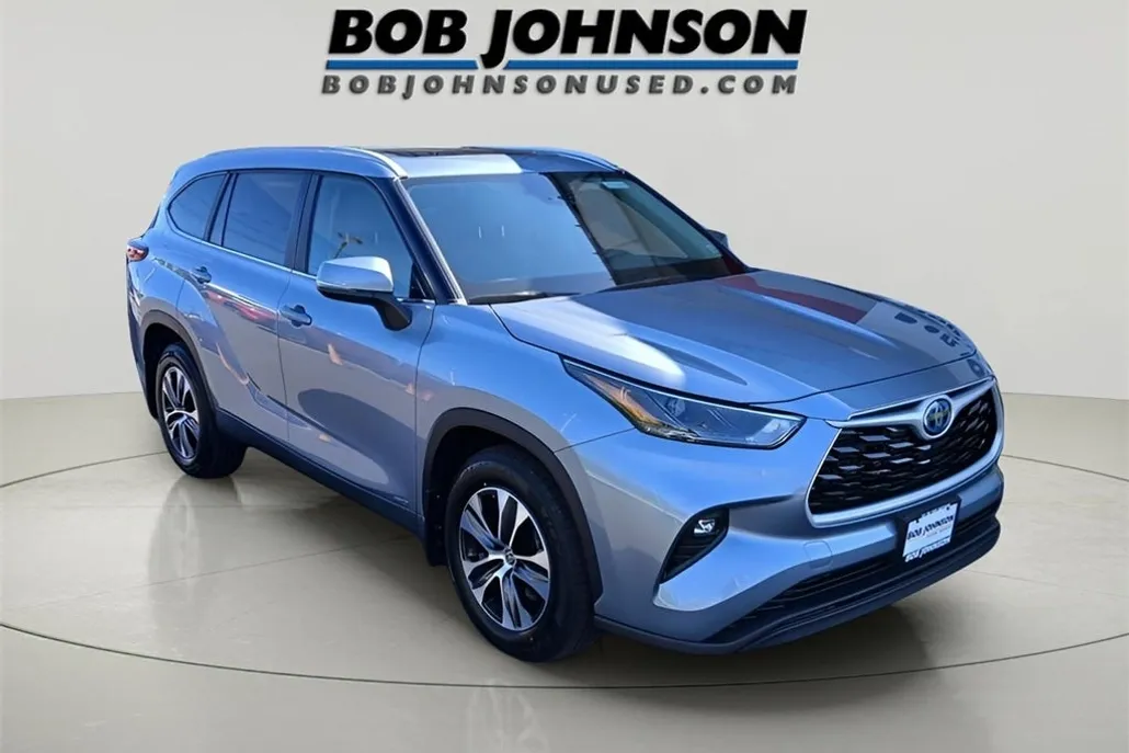 2023 Toyota Highlander XLE photo 1