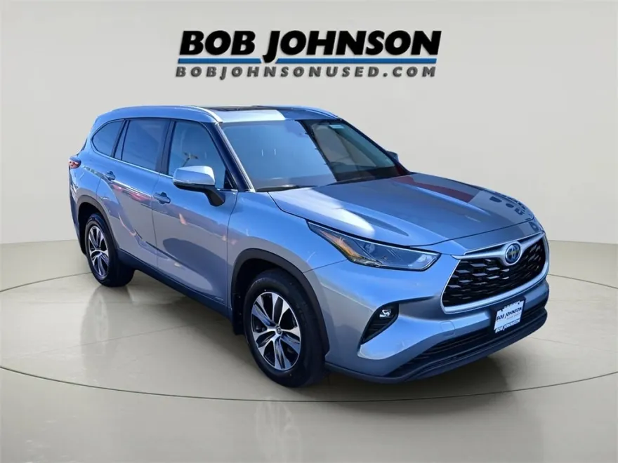 2023 Toyota Highlander XLE photo 1