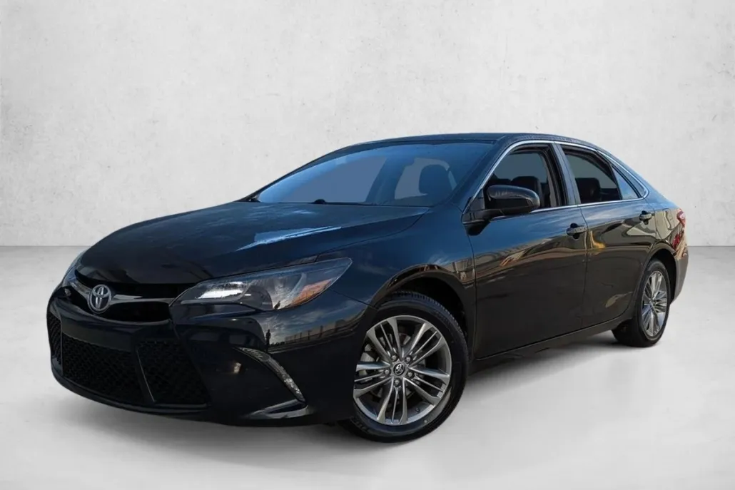 2015 Toyota Camry SE photo 1