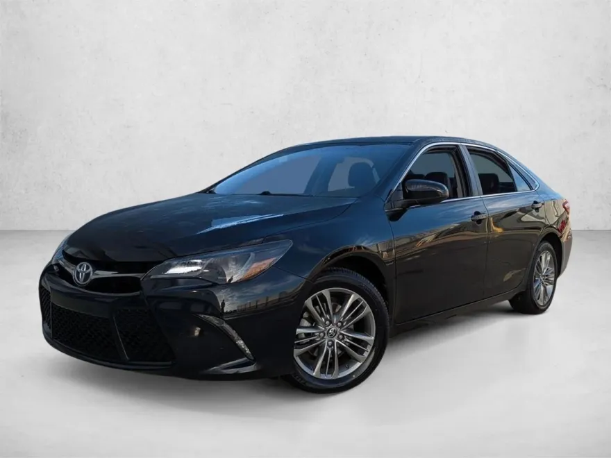 2015 Toyota Camry SE photo 1
