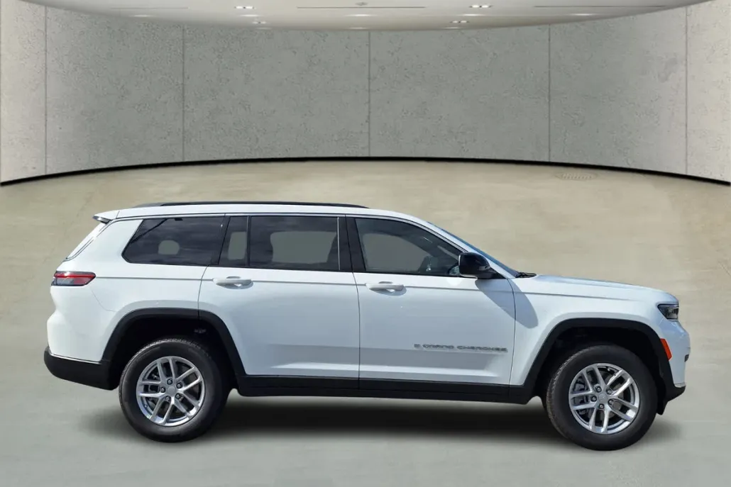 2025 Jeep Grand Cherokee Laredo X photo 1