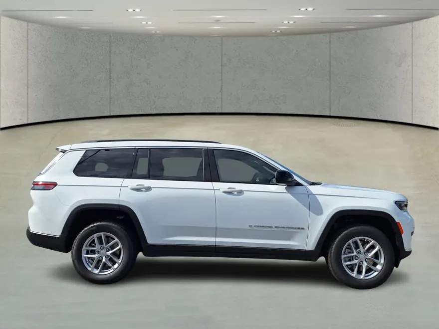 2025 Jeep Grand Cherokee Laredo X photo 1
