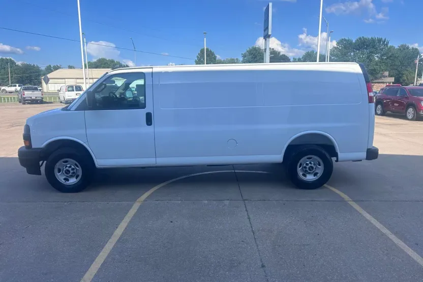 2025 Gmc Savana Cargo 2500 photo 1