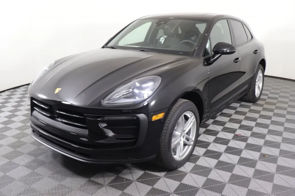 2025 Porsche Macan photo 1