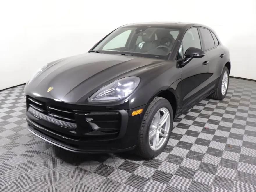 2025 Porsche Macan photo 1