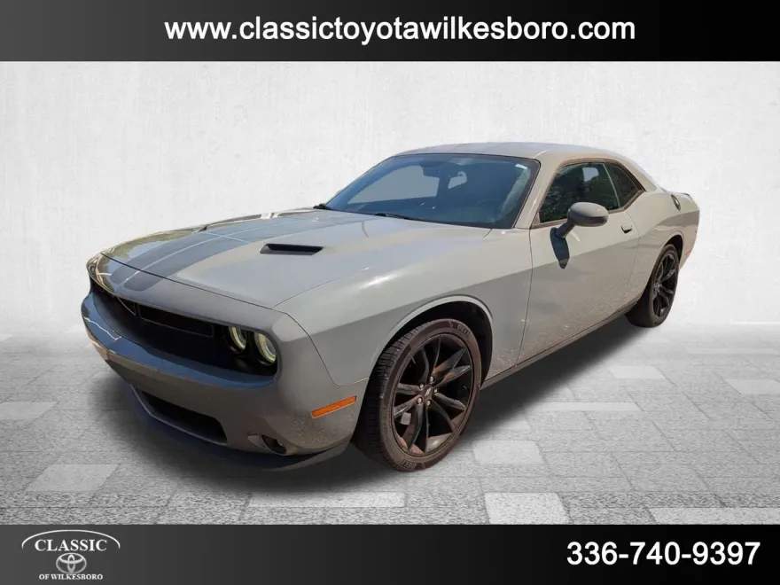 2017 Dodge Challenger SXT Plus photo 1