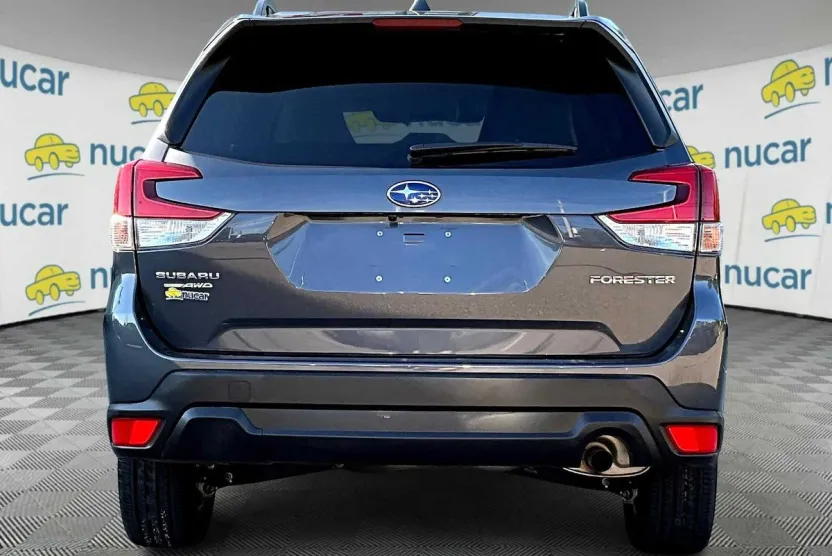 2022 Subaru Forester Premium photo 1