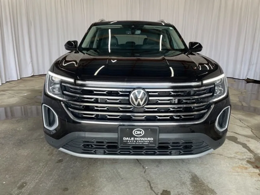 2024 Volkswagen Atlas SEL photo 1