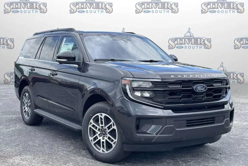 2025 Ford Expedition XLT photo 1