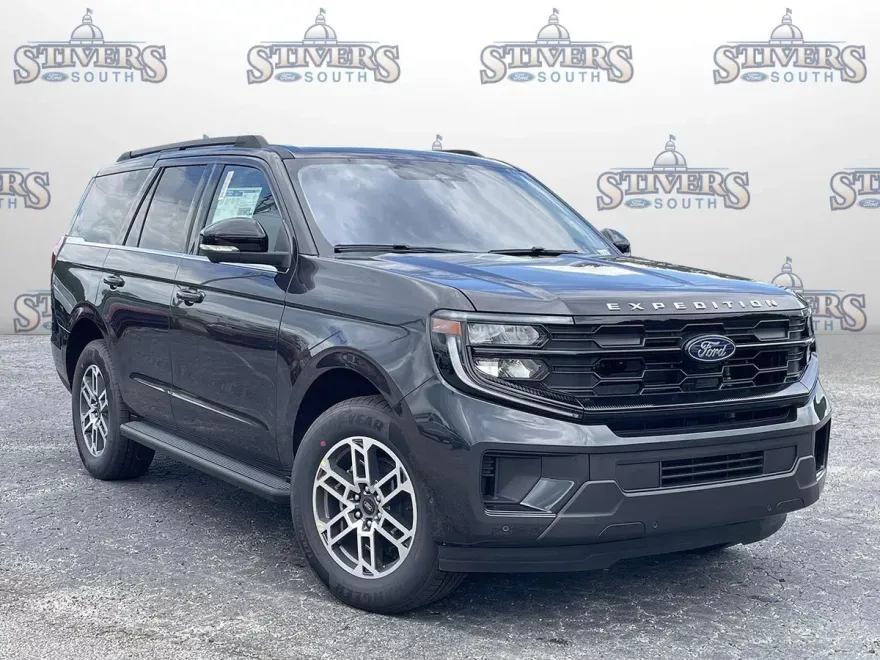 2025 Ford Expedition XLT photo 1