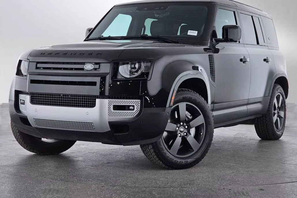 2024 Land Rover Defender 110 S photo 1