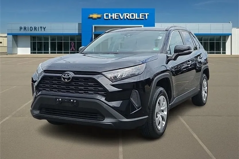 2021 Toyota RAV4 LE photo 1