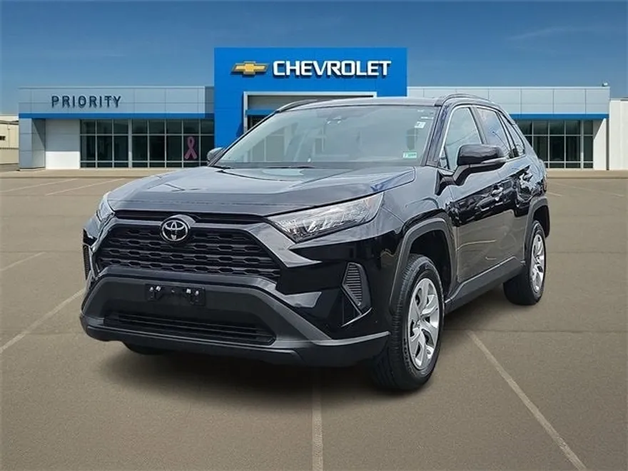 2021 Toyota RAV4 LE photo 1