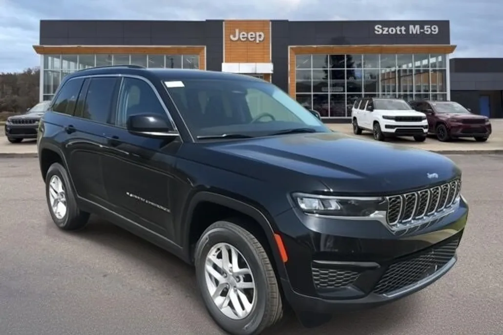 2023 Jeep Grand Cherokee Laredo photo 1