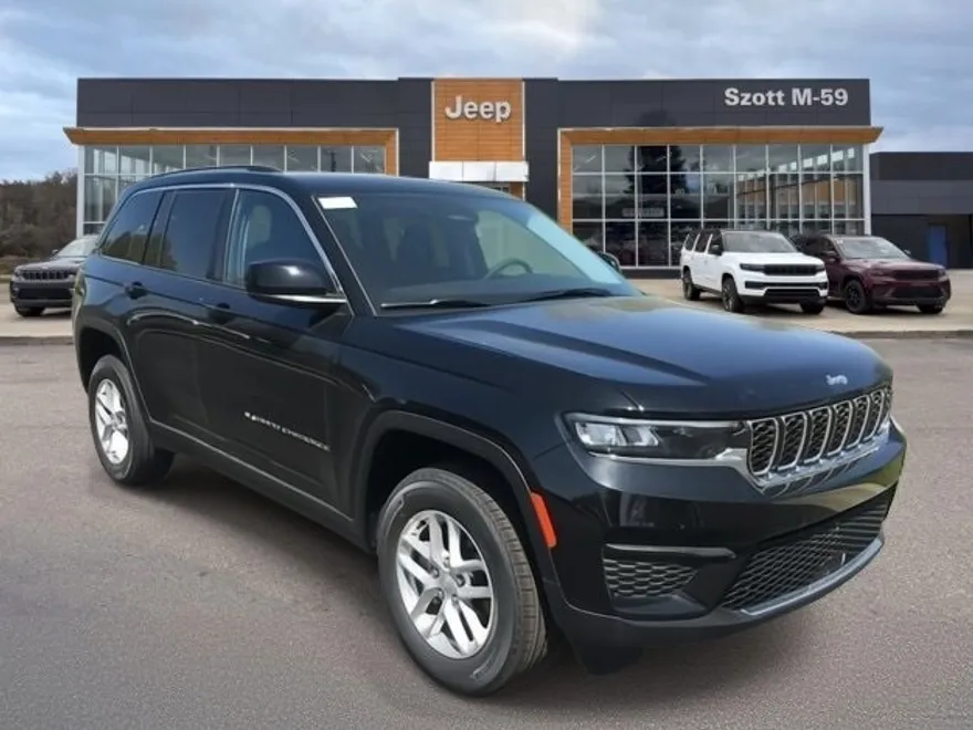 2023 Jeep Grand Cherokee Laredo photo 1