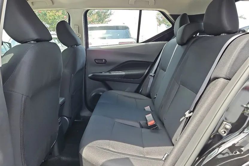 2025 Nissan Kicks Play S photo 1