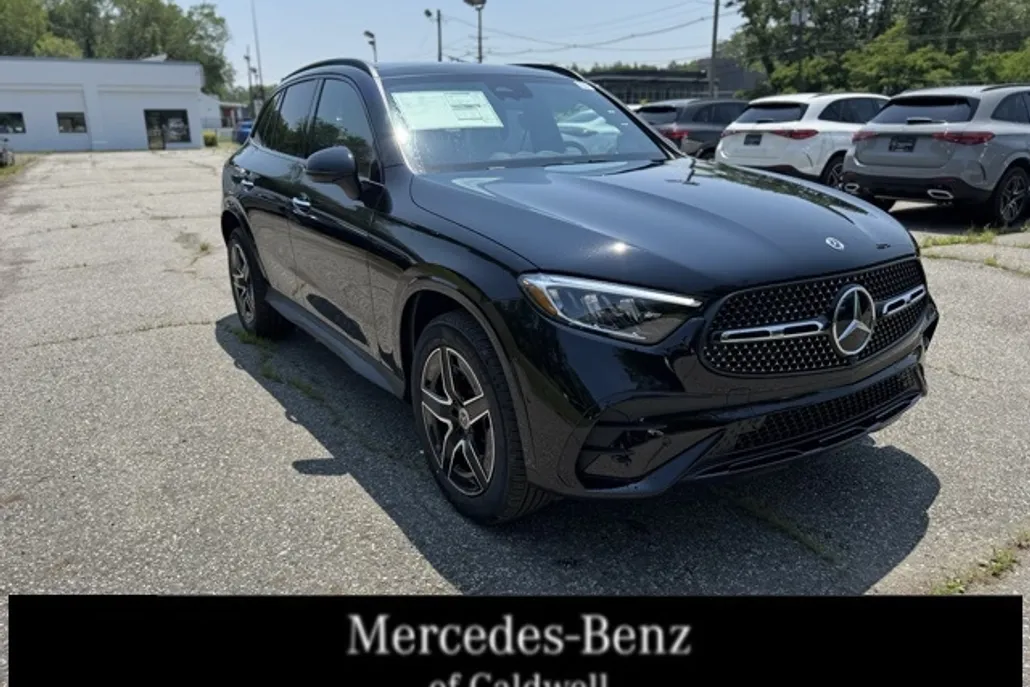 2025 Mercedes Benz GLC 300 4MATIC photo 1