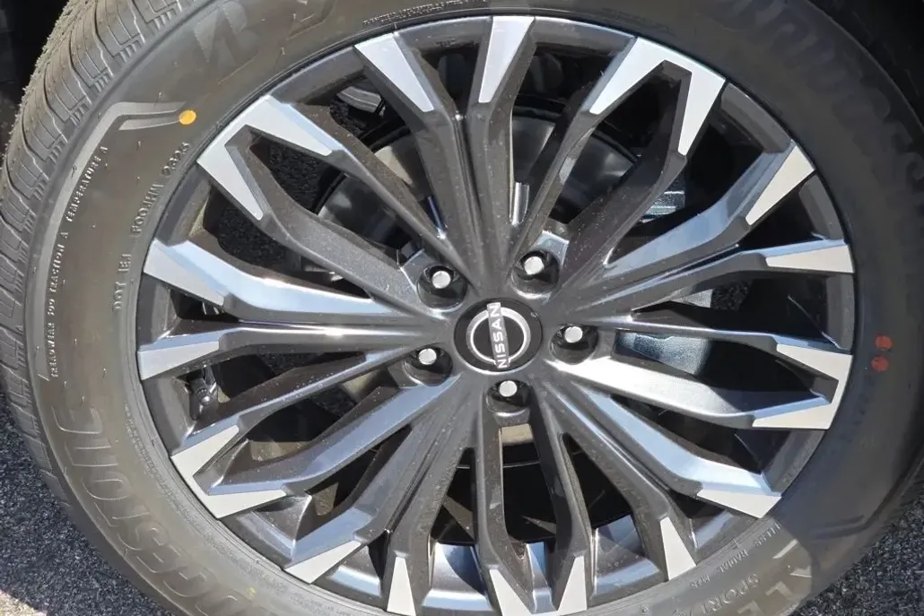 2026 Nissan Rogue Platinum photo 1