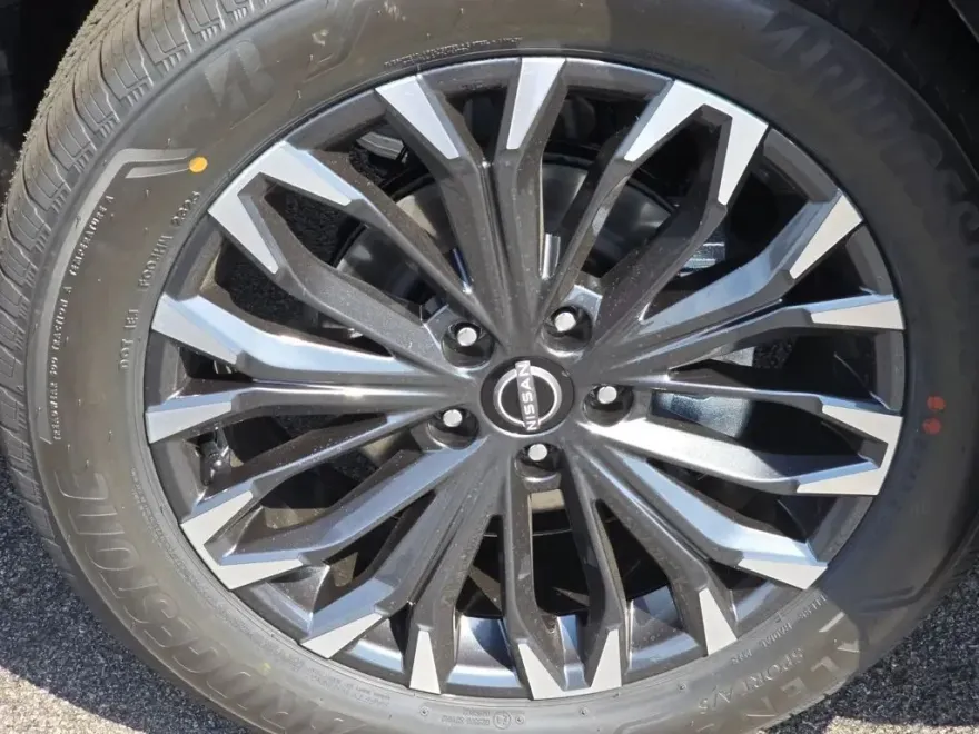 2026 Nissan Rogue Platinum photo 1
