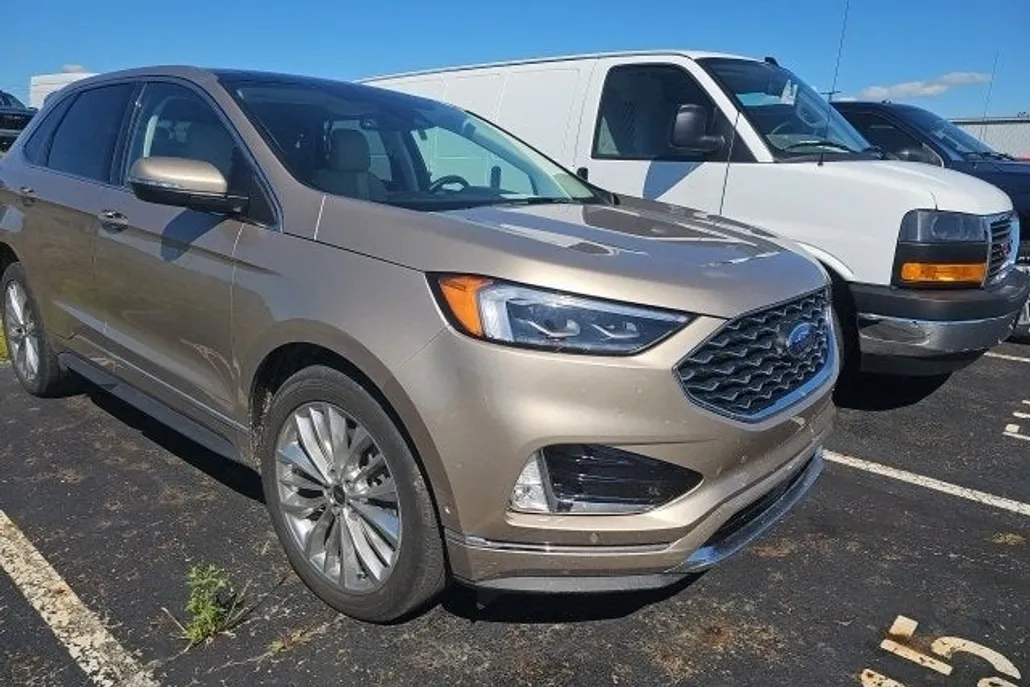 2021 Ford Edge Titanium photo 1