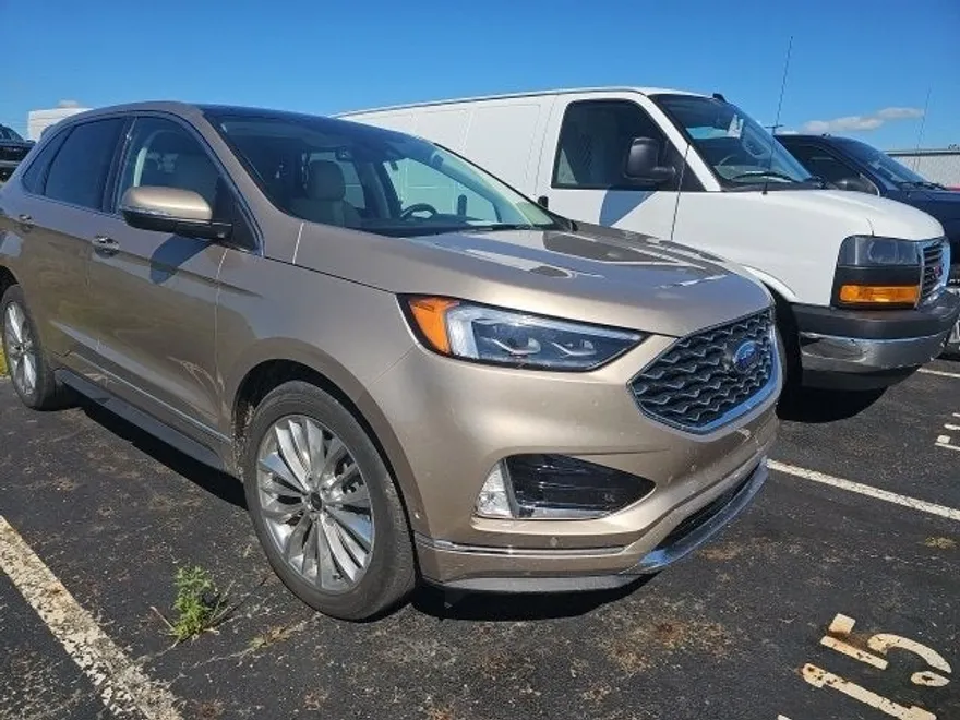 2021 Ford Edge Titanium photo 1