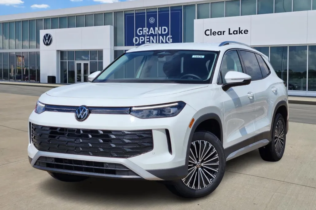 2025 Volkswagen Tiguan S photo 1