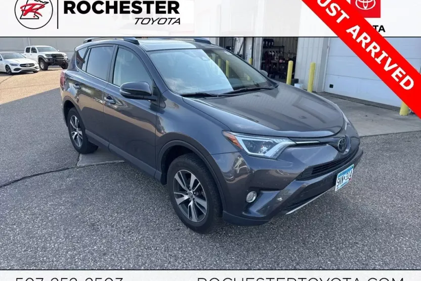 2018 Toyota RAV4 XLE photo 1