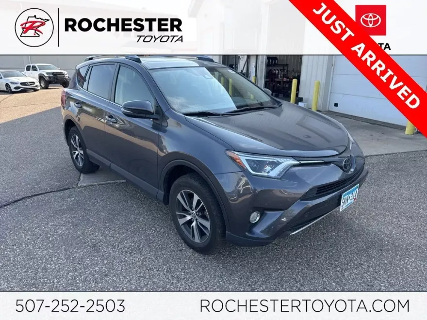 2018 Toyota RAV4 XLE photo 1