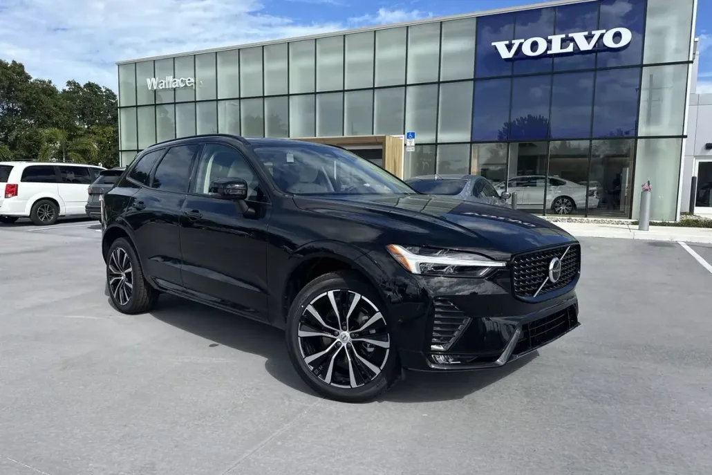 2025 Volvo XC60 Plus photo 1