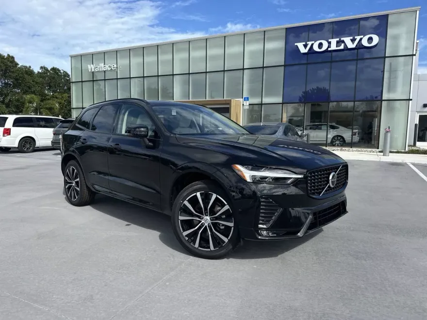 2025 Volvo XC60 Plus photo 1