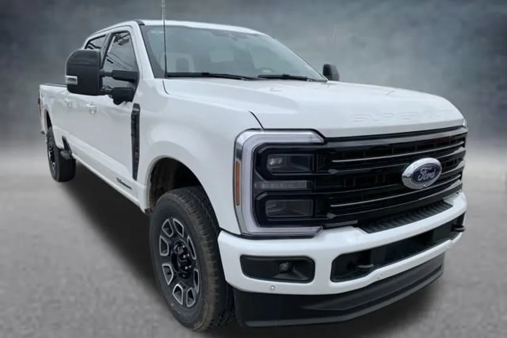 2025 Ford F-250 Platinum photo 1