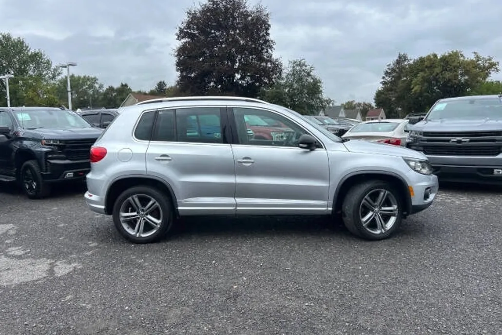 2017 Volkswagen Tiguan Sport photo 1