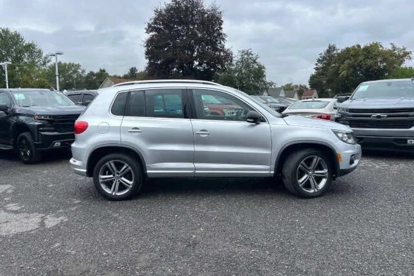 2017 Volkswagen Tiguan Sport photo 1