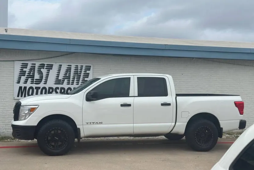 2017 Nissan Titan S photo 1